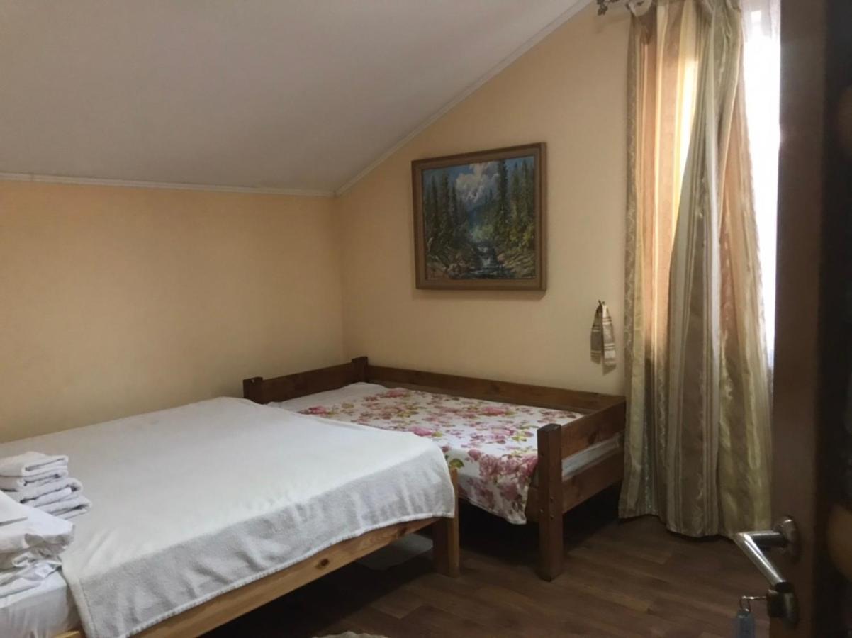 Кімнати В Центрі Hotel Uzhhorod Bagian luar foto
