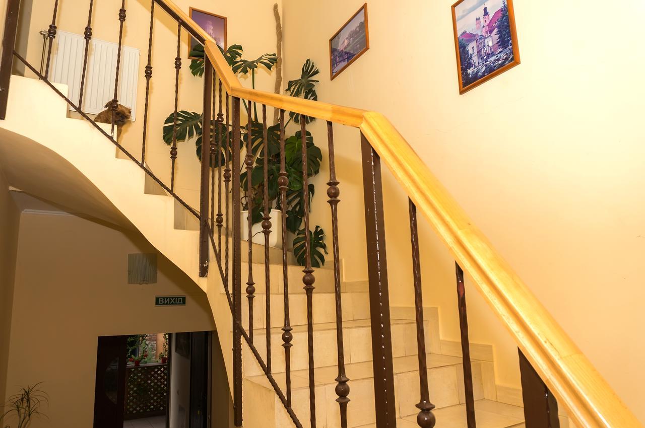 Кімнати В Центрі Hotel Uzhhorod Bagian luar foto