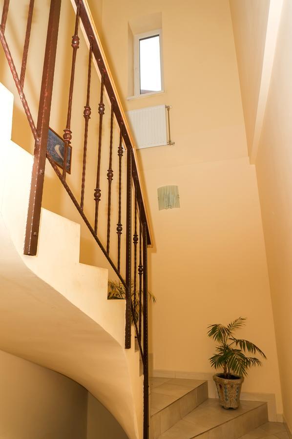 Кімнати В Центрі Hotel Uzhhorod Bagian luar foto