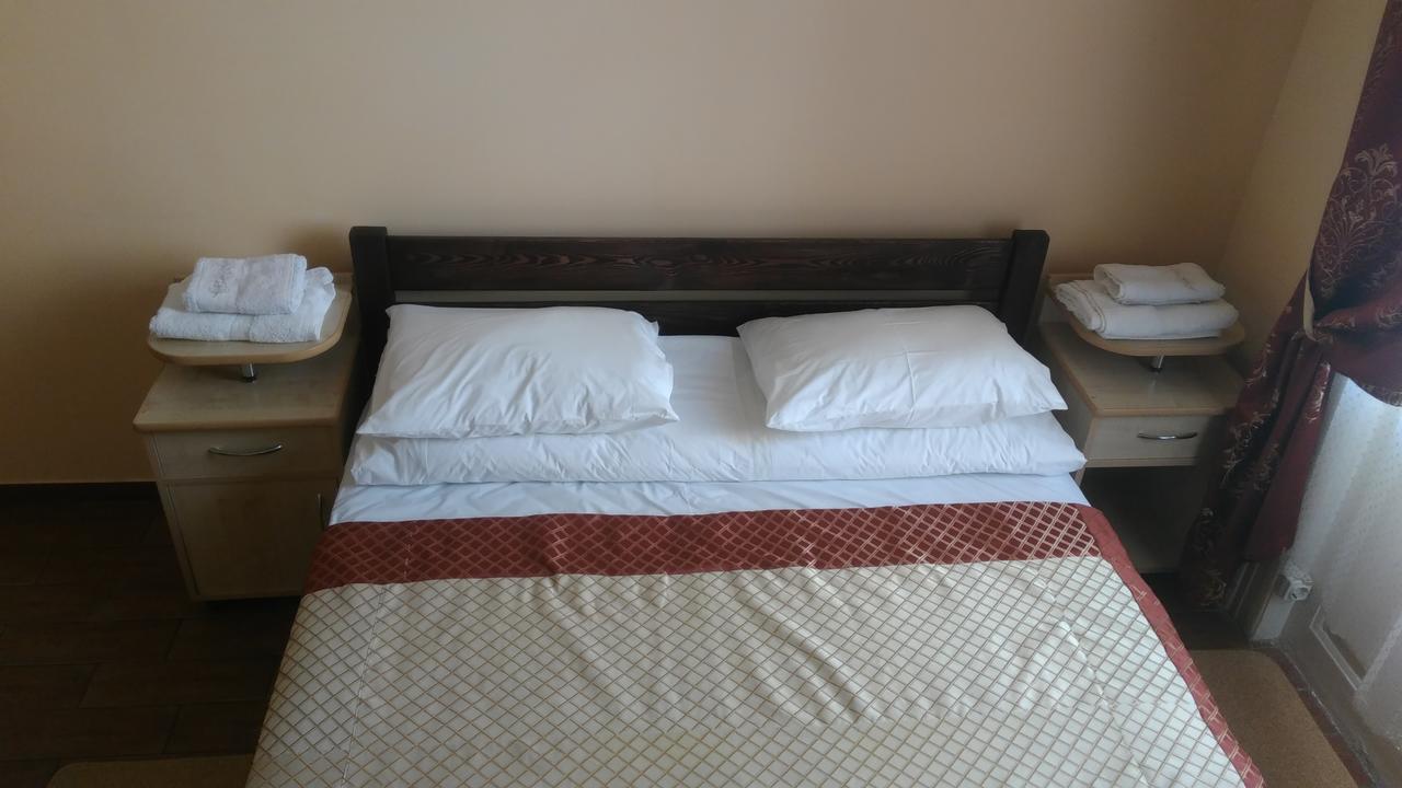Кімнати В Центрі Hotel Uzhhorod Bagian luar foto