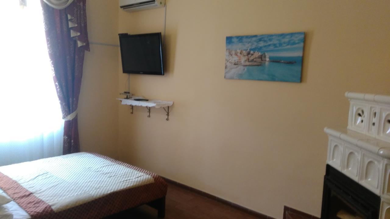 Кімнати В Центрі Hotel Uzhhorod Bagian luar foto