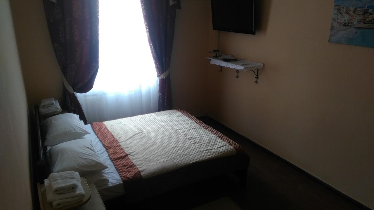 Кімнати В Центрі Hotel Uzhhorod Bagian luar foto