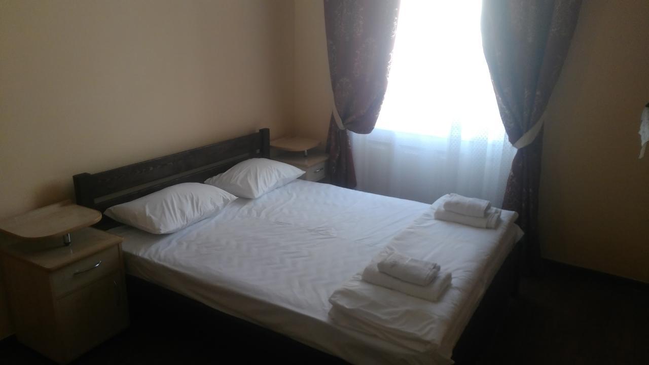 Кімнати В Центрі Hotel Uzhhorod Bagian luar foto